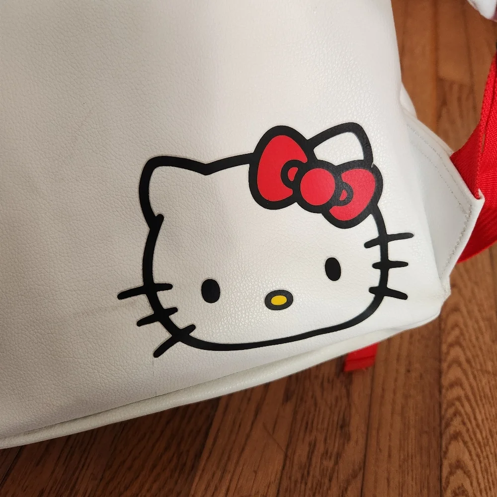 Hello Kitty Backpack - Picture 4 of 9